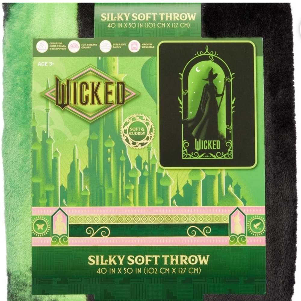 Universal Wicked Silky Soft Throw - Green and Black